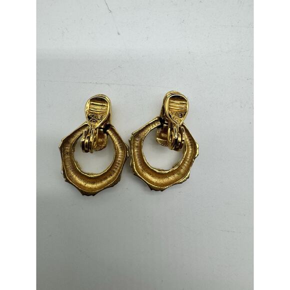Luxury Monet Hoop Clip On Earrings White Enamel Gold Tone Circle 1” Vintage - Picture 2 of 7
